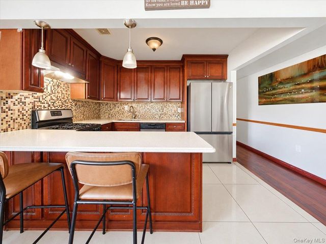 1027 E 231st Street, Bronx, NY 10466