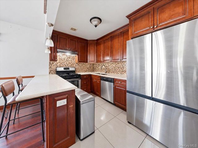 1027 E 231st Street, Bronx, NY 10466