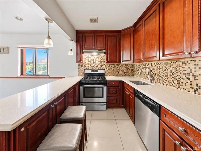 1027 E 231st Street, Bronx, NY 10466