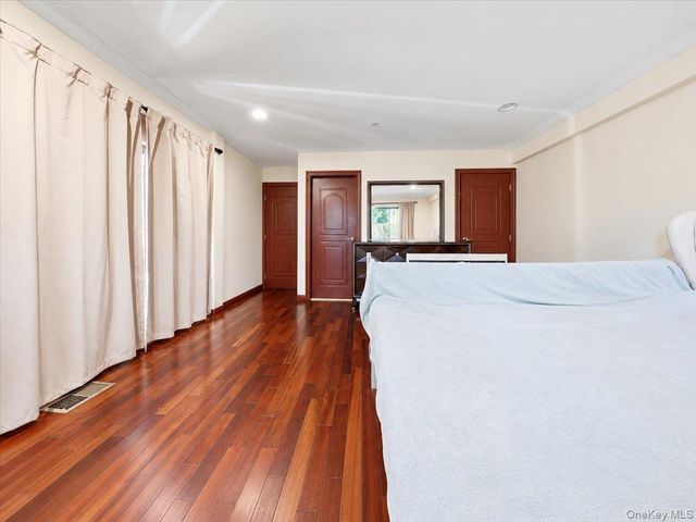 1027 E 231st Street, Bronx, NY 10466