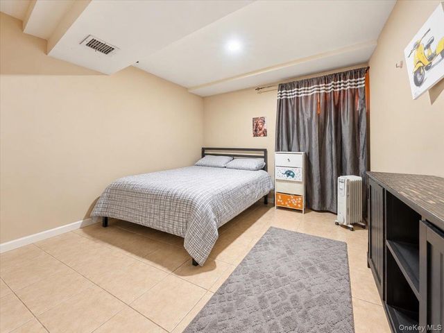 1027 E 231st Street, Bronx, NY 10466