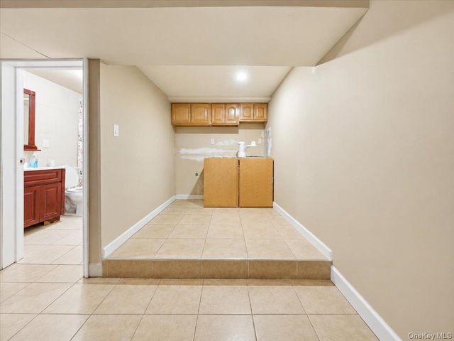 1027 E 231st Street, Bronx, NY 10466