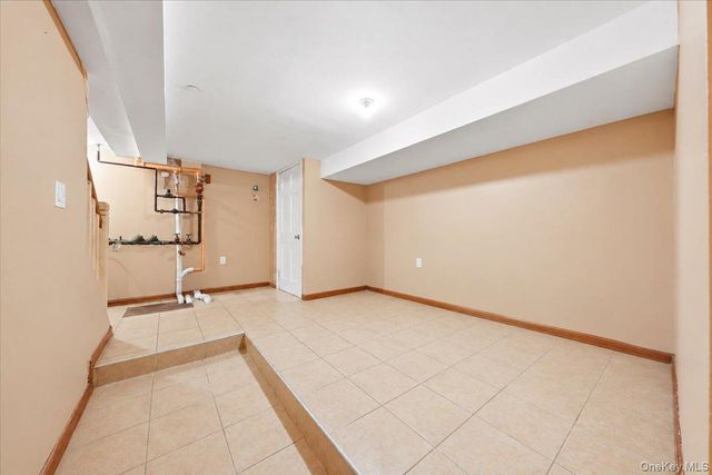 1027 E 231st Street, Bronx, NY 10466