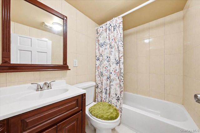 1027 E 231st Street, Bronx, NY 10466