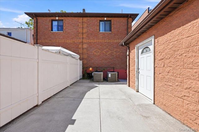 1027 E 231st Street, Bronx, NY 10466