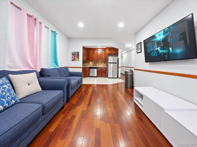 1027 E 231st Street, Bronx, NY 10466