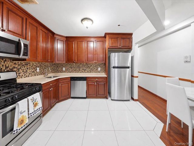 1027 E 231st Street, Bronx, NY 10466