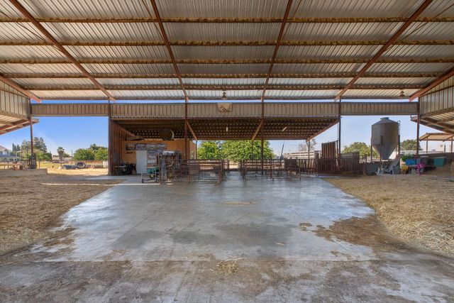 7620 E Grayson Rd, Hughson, CA 95326