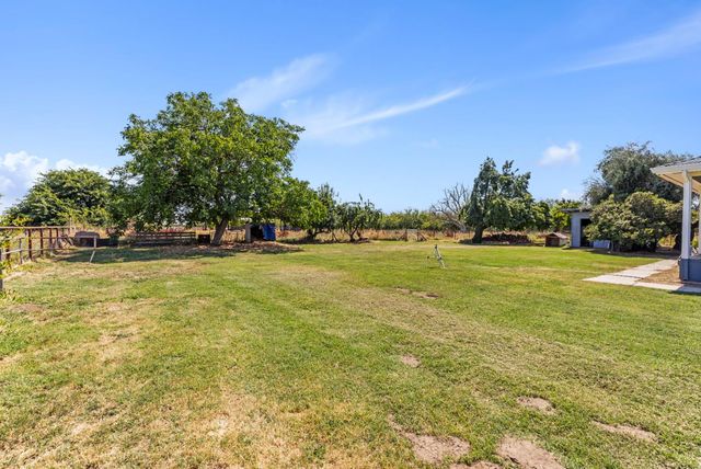 7620 E Grayson Rd, Hughson, CA 95326