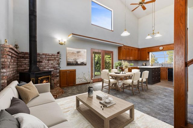 7620 E Grayson Rd, Hughson, CA 95326