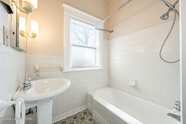 1809 Bonnycastle Ave, Louisville, KY 40205