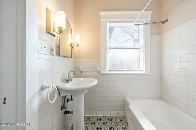 1809 Bonnycastle Ave, Louisville, KY 40205