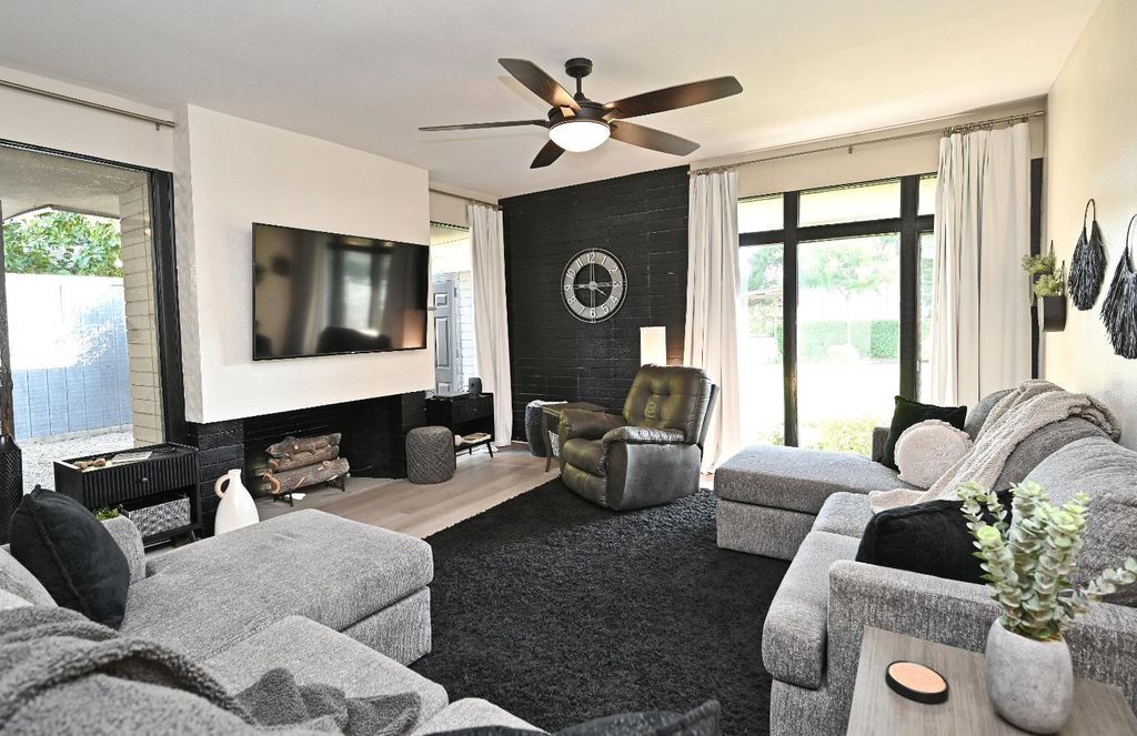 525 W Scott Avenue, Fresno, CA 93704