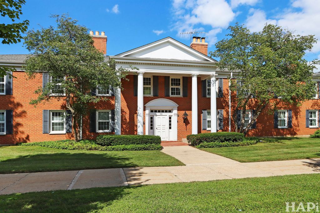 501 Coventry Lane 18, Crystal Lake, IL 60014