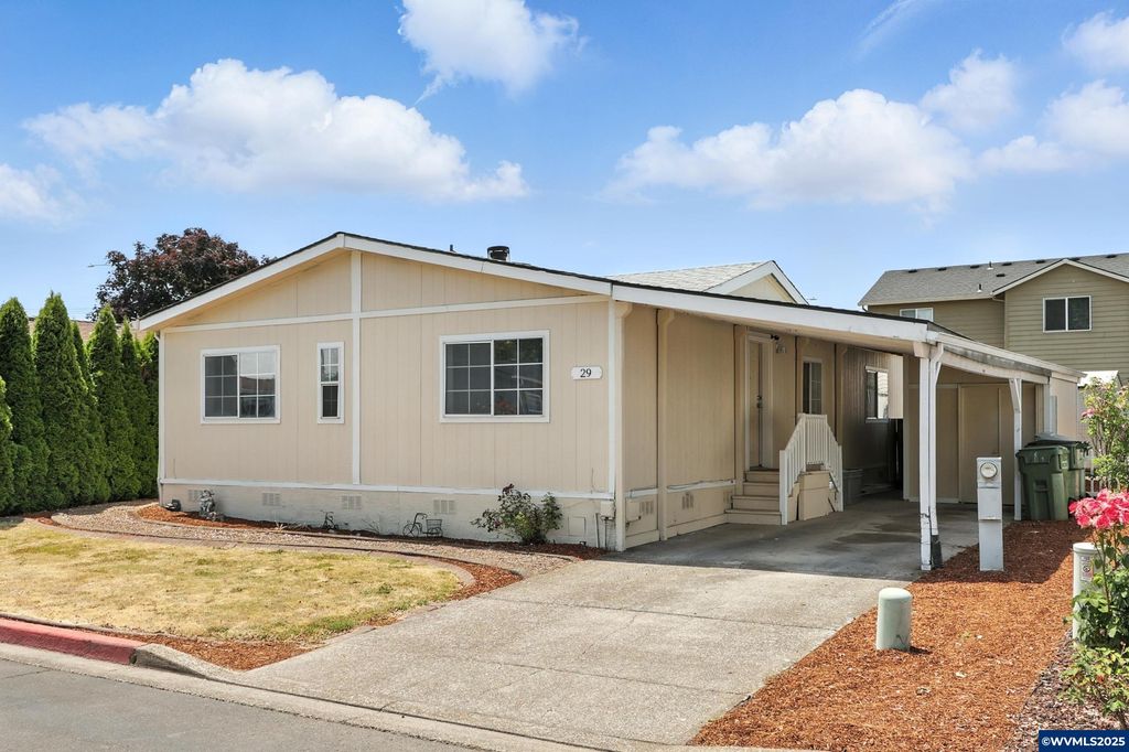 Image 1 of property listing at 1000 S McKern (#29) Ct 29, Newberg, OR 97132