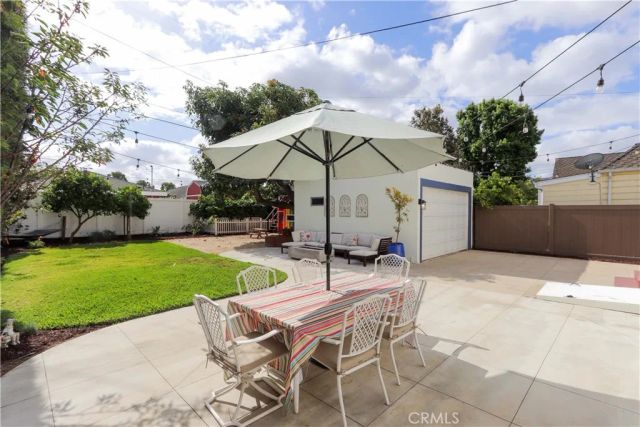2421 Oakmont, Santa Ana, CA 92706