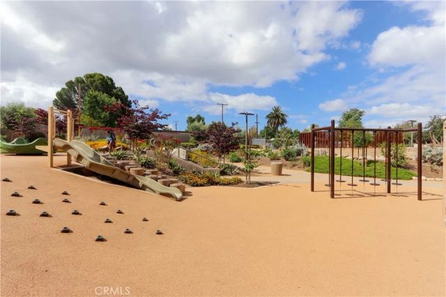 2421 Oakmont, Santa Ana, CA 92706