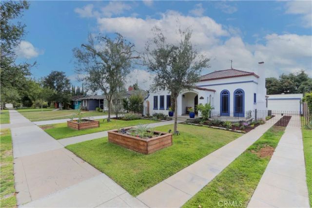 2421 Oakmont, Santa Ana, CA 92706