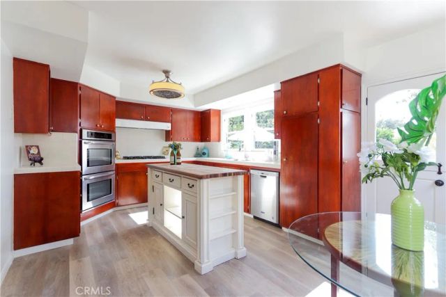 2421 Oakmont, Santa Ana, CA 92706