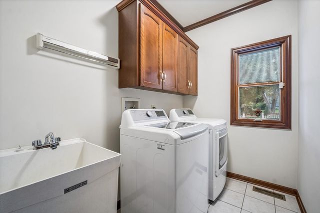 2310 Big Woods Drive, Batavia, IL 60510