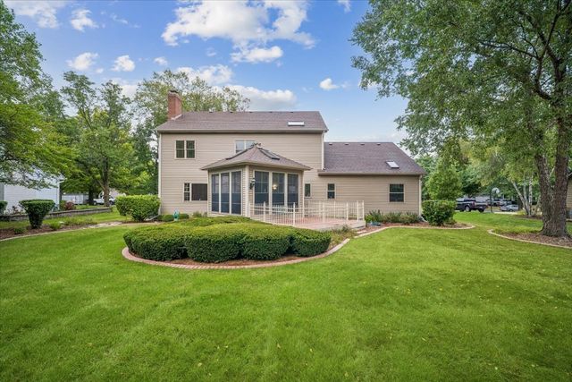 2310 Big Woods Drive, Batavia, IL 60510