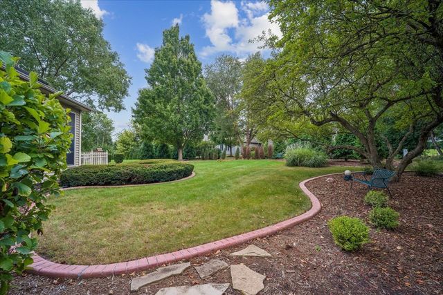 2310 Big Woods Drive, Batavia, IL 60510