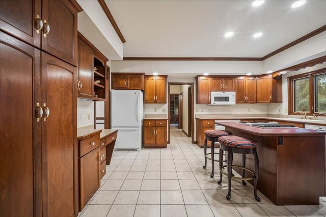 2310 Big Woods Drive, Batavia, IL 60510