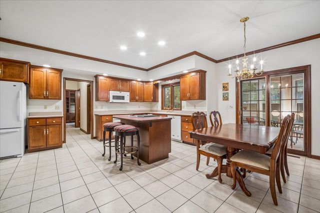 2310 Big Woods Drive, Batavia, IL 60510