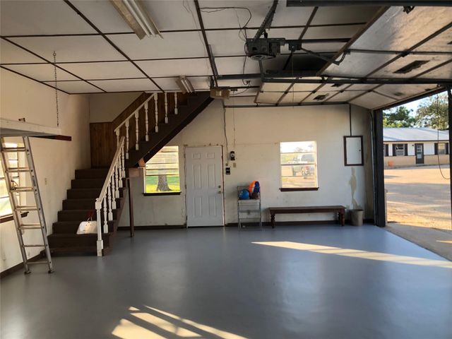 2520 Hwy 304, Smithville, TX 78957