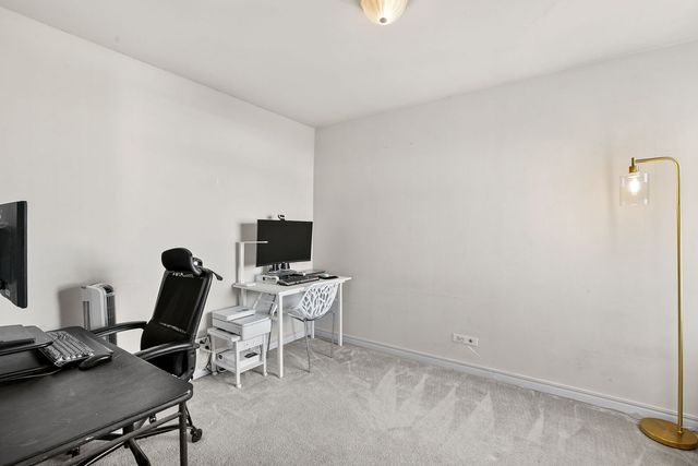 525 W Hawthorne Place 1102, Chicago, IL 60657