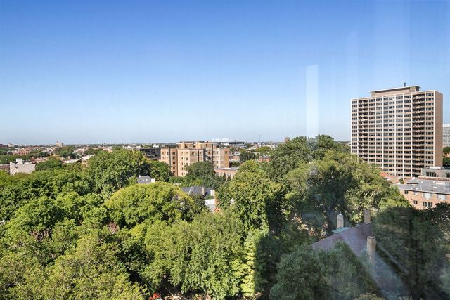 525 W Hawthorne Place 1102, Chicago, IL 60657