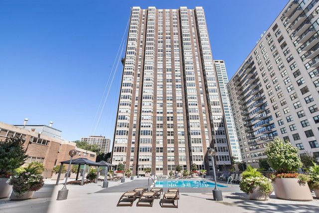 525 W Hawthorne Place 1102, Chicago, IL 60657