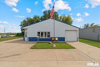 503 1ST Street, De Witt, IL 52742