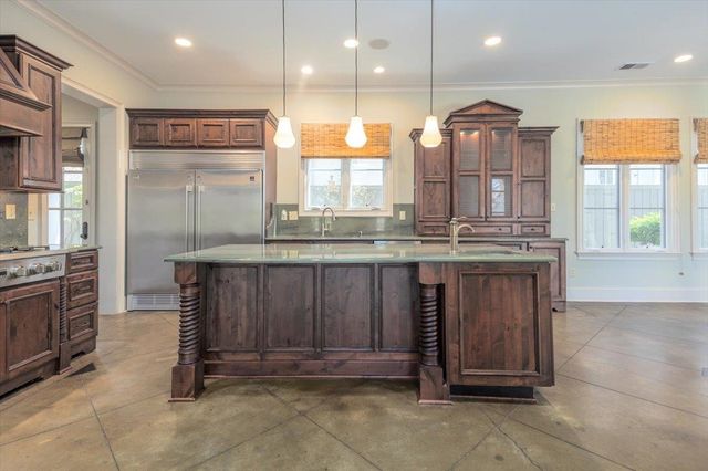 6800 OLD BRIDGE LN, Germantown, TN 38138