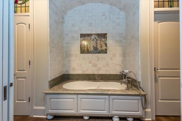 6800 OLD BRIDGE LN, Germantown, TN 38138