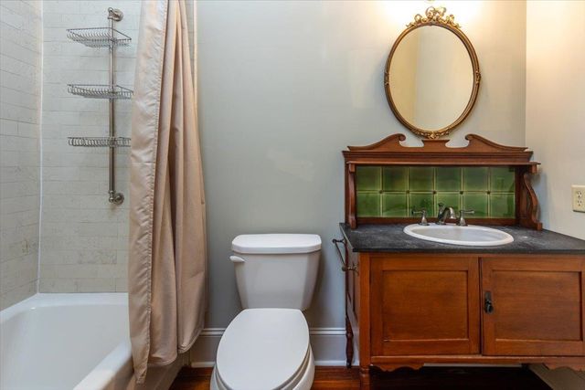 6800 OLD BRIDGE LN, Germantown, TN 38138