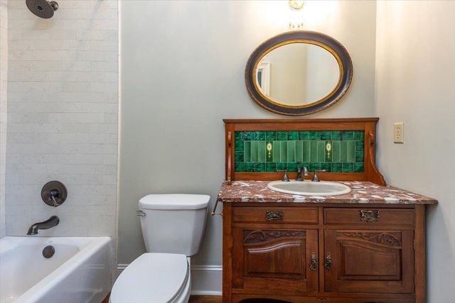 6800 OLD BRIDGE LN, Germantown, TN 38138