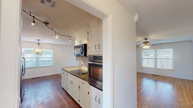 1521 E 60th Street, Tulsa, OK 74105