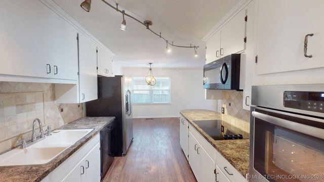 1521 E 60th Street, Tulsa, OK 74105