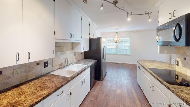 1521 E 60th Street, Tulsa, OK 74105