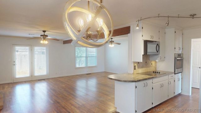 1521 E 60th Street, Tulsa, OK 74105