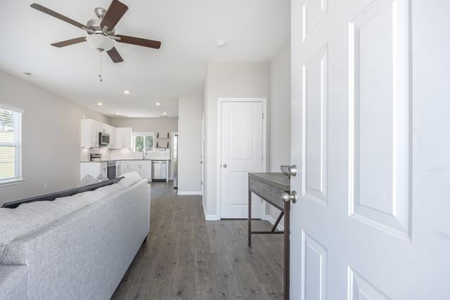 326 Kristen Ct, Columbia, TN 38401
