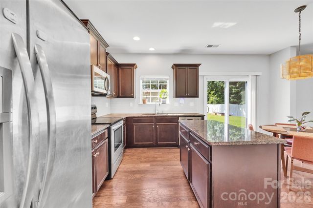 112 Kingsway Drive, Mooresville, NC 28115