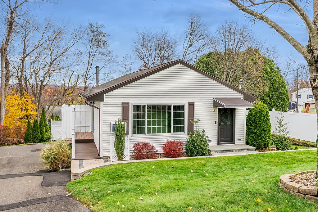 18 Roma Avenue, Waterbury, CT 06708