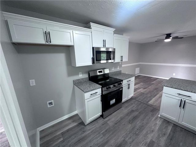 737 Longleaf LN, Newport News, VA 23608