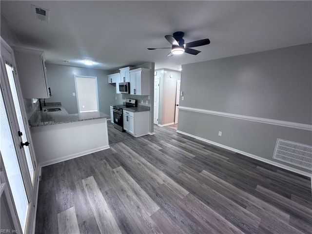 737 Longleaf LN, Newport News, VA 23608