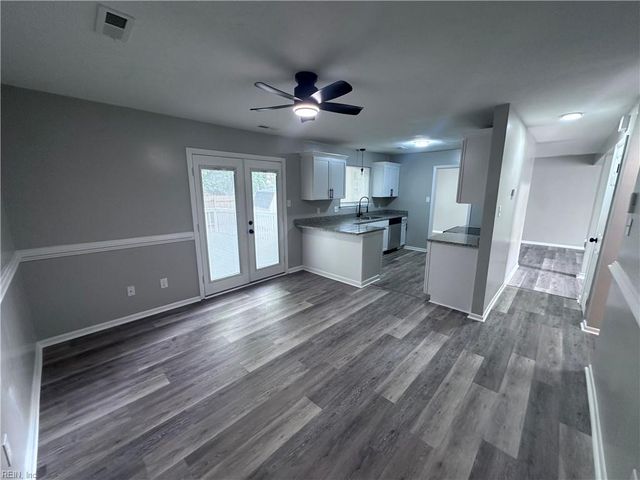 737 Longleaf LN, Newport News, VA 23608