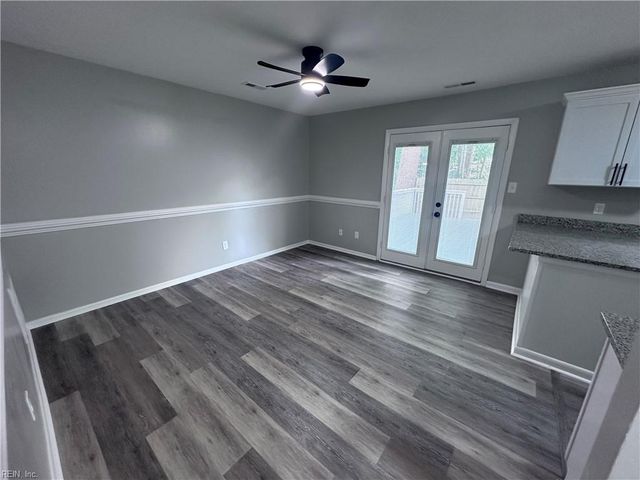737 Longleaf LN, Newport News, VA 23608