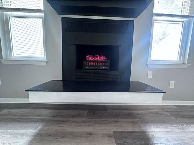 737 Longleaf LN, Newport News, VA 23608