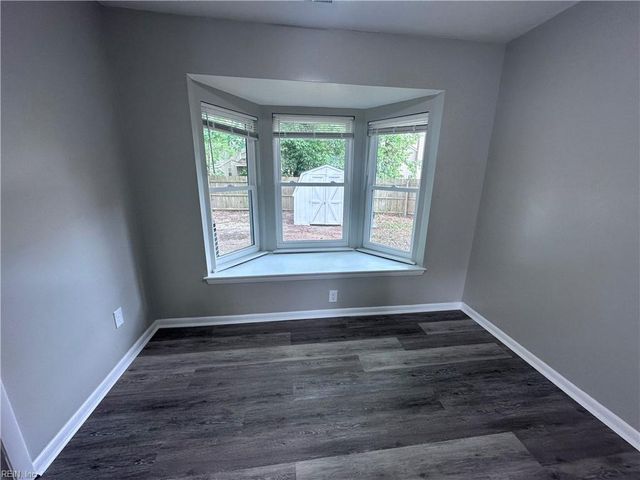 737 Longleaf LN, Newport News, VA 23608